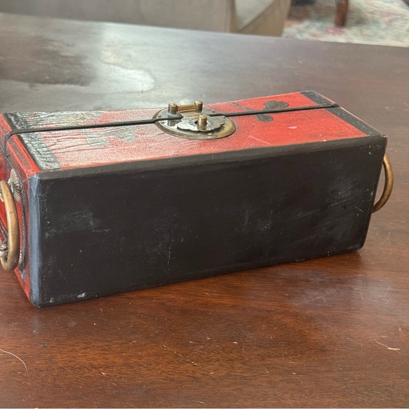 Beautiful Vintage Chinese Wood & Leather Pillow or Jewelry Treasure Box Lock - Picture 12 of 17